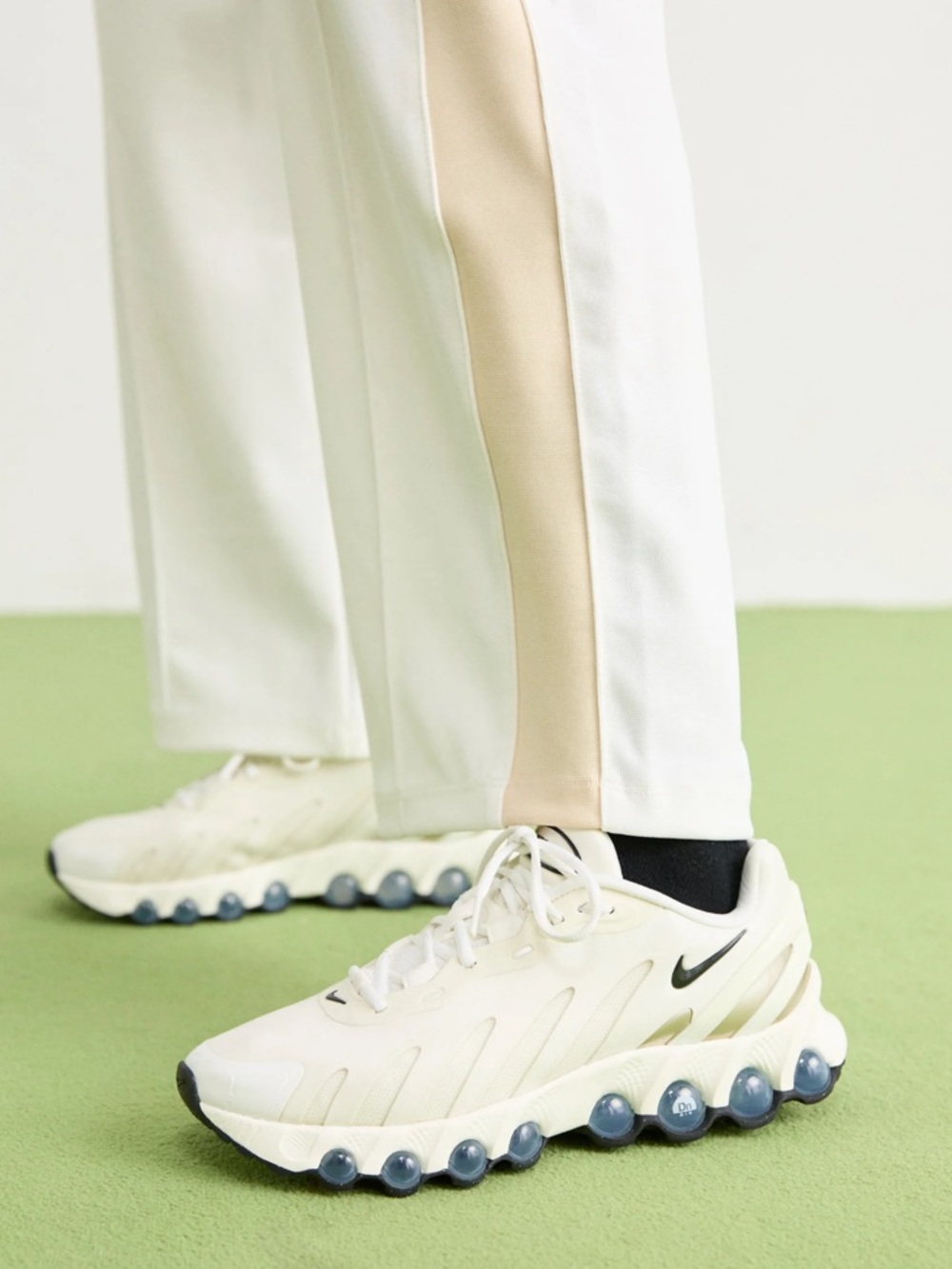 NIKE AIR MAX DN8